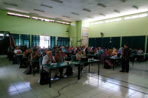 Workshop PTK Dalam Rangka Mewujudkan Profesionalisme Guru SMKN 5 Malang