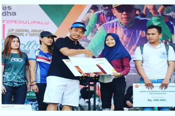 Siswi SMK 5 Malang Juara II lomba video Fun Run 5K Kodim 0833/ Kota Malang